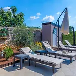 Amazing Home In Kresini Hébergement de vacances *