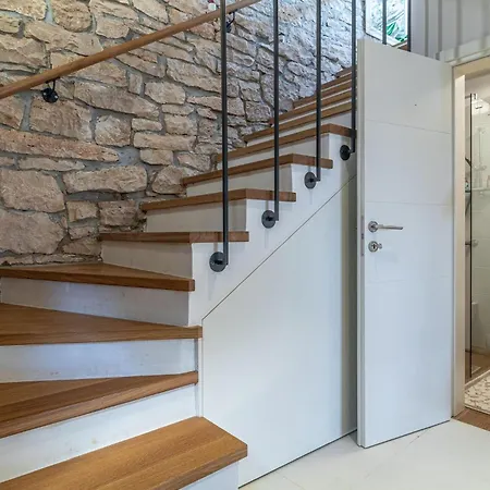 Amazing Home In Kresini *