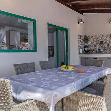 Amazing Home In Kresini Modrušani