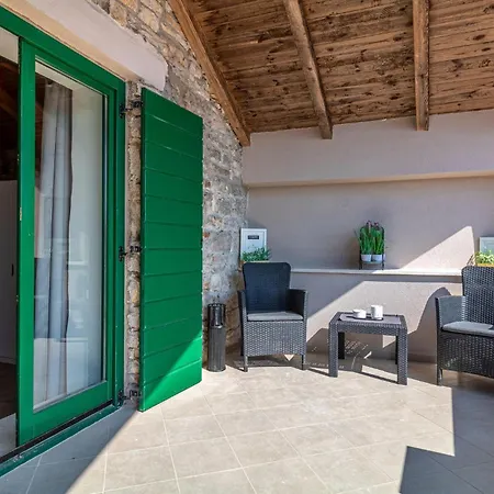 Amazing Home In Kresini Modrušani