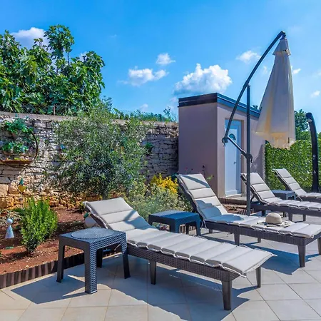 Lovely Home In Kresini Holiday home *